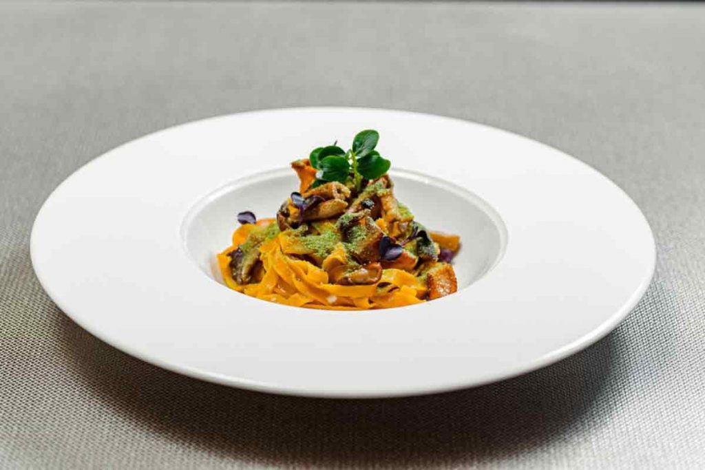 EAR Bologna Tagliatelle allo zaffarano e funghi