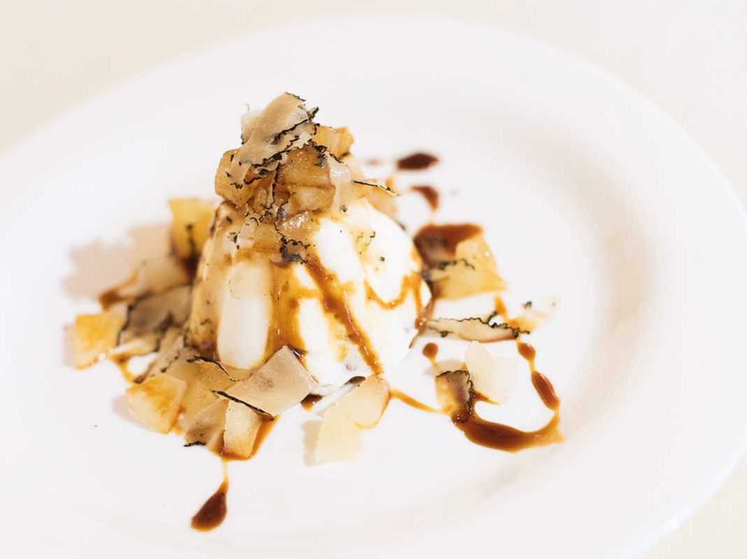 Semifreddo alla ricotta mosto cotto e tartufo fresco di Massimo Talia