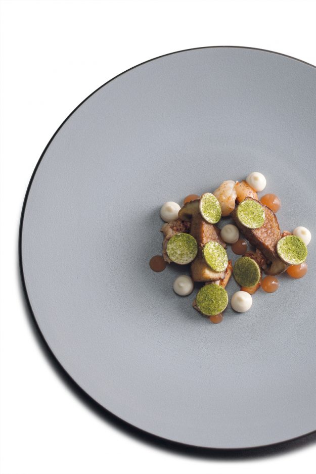 Astice confit, pompelmo, cardoncelli e rafano