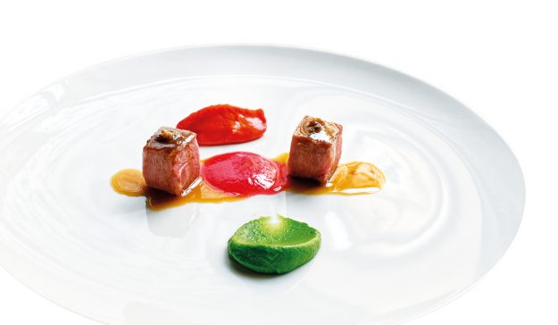 LINGUA DI MANZO PESTO DI MENTA, CREMA DI PEPERONE, OLIO DI PEPERONE ALLA BRACE