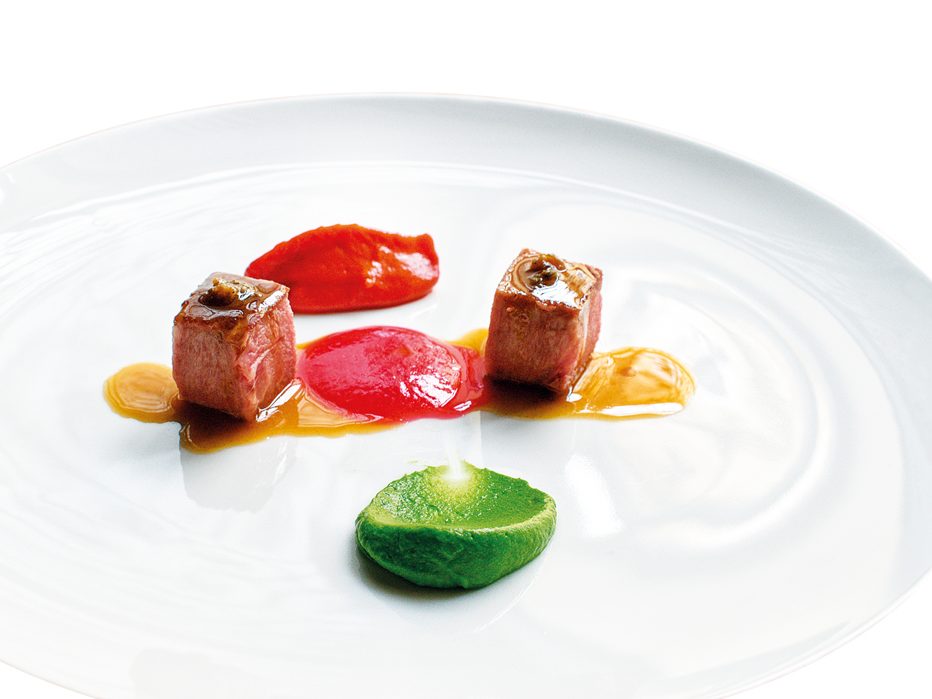 LINGUA DI MANZO PESTO DI MENTA, CREMA DI PEPERONE, OLIO DI PEPERONE ALLA BRACE