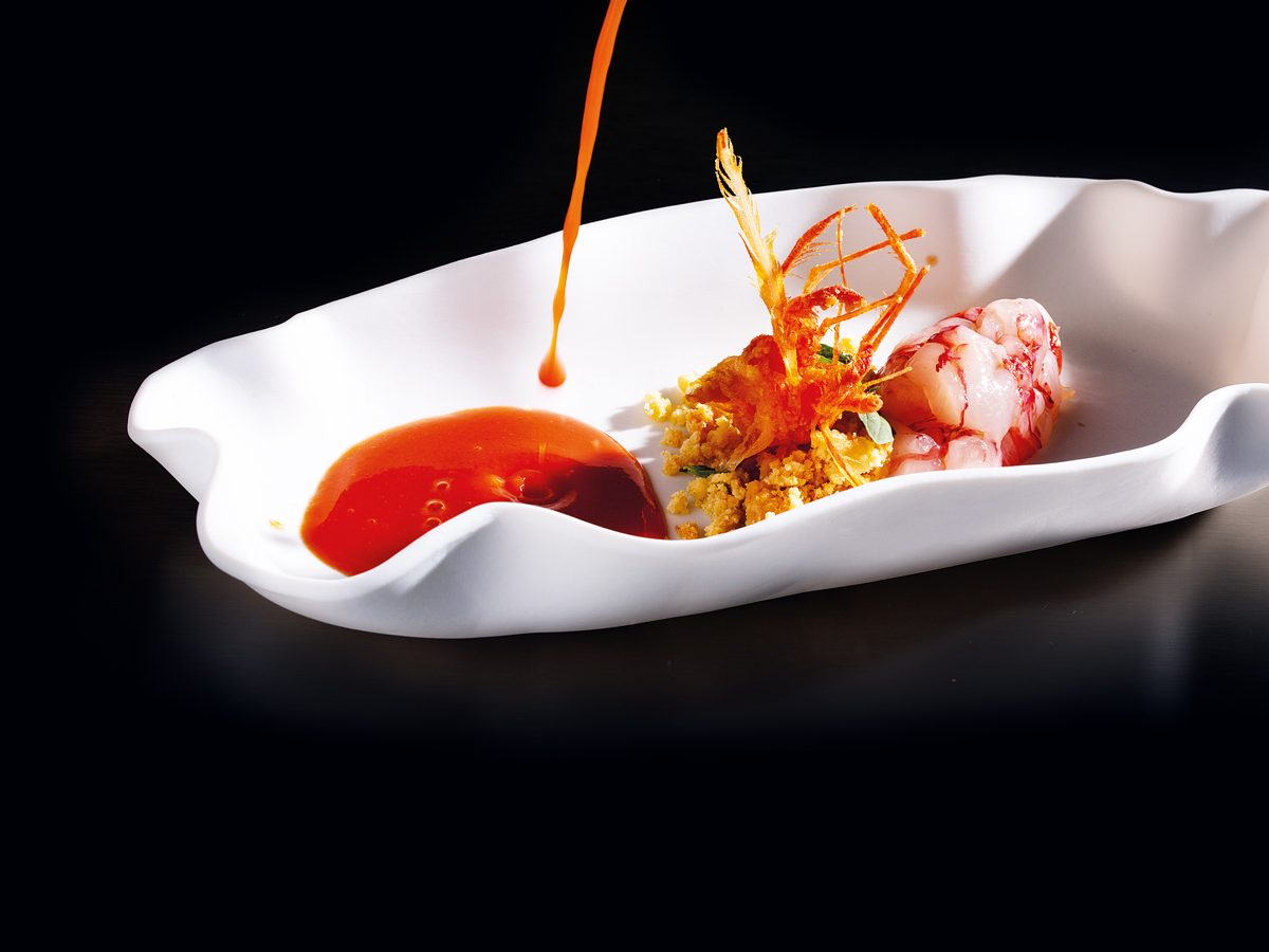 Tartare di gambero rosso con gazpacho all’italiana e crumble di Parmigiano