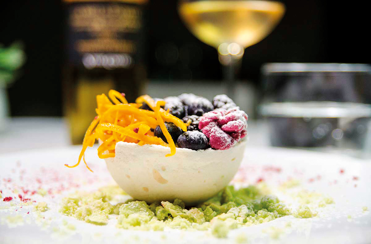 Guscio-di-meringa-agrumi-creama-limone-frutti-rossi-Cravero