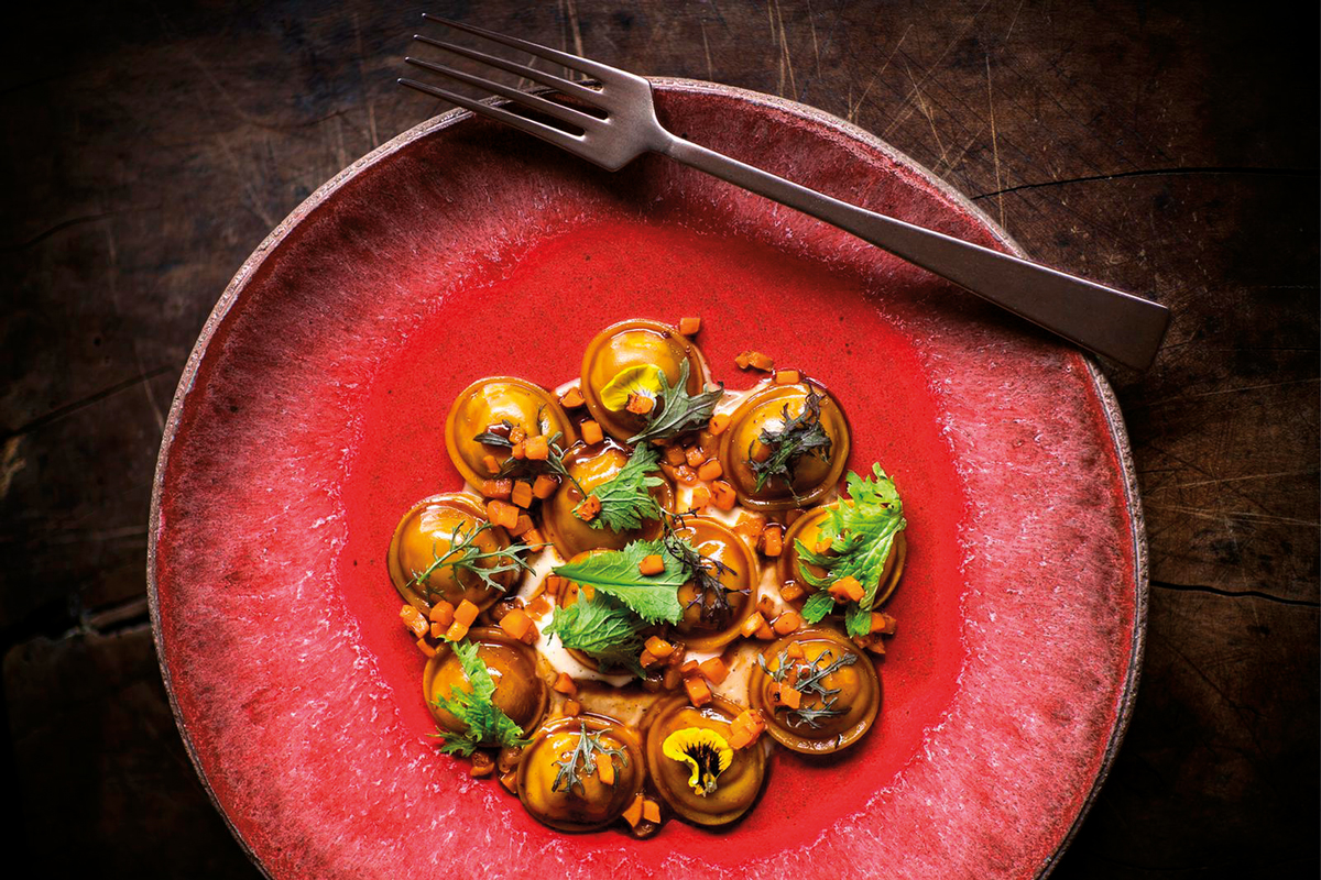 Ravioli di anatra selvatica con crema di beurre blanc e pan brioches, chef Riccardo Gaspari