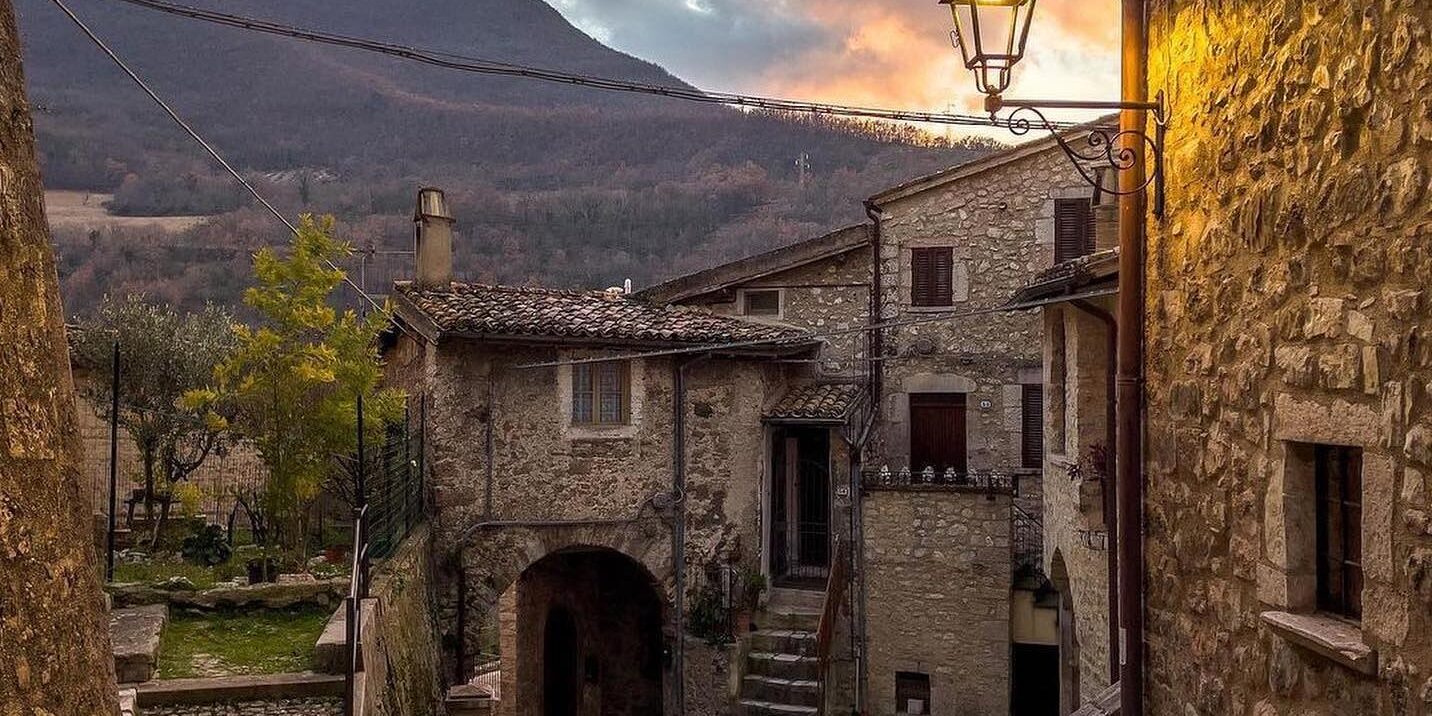 Vicoli Vallo di Nera Pasquetta in Umbria