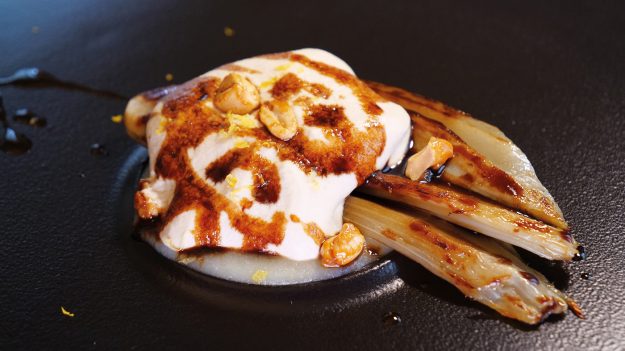 Cardo gobbo di Nizza Monferrato con limone alla marocchina, arachidi e liquirizia