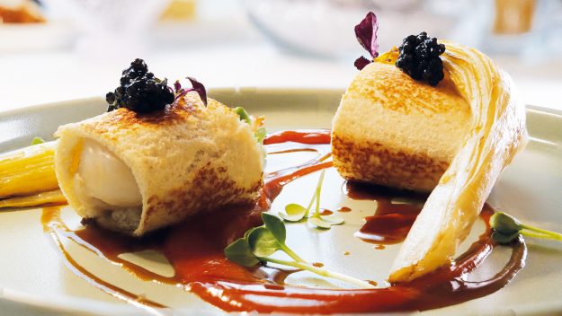 Club sandwich di capasanta, midollo alla brace e caviale