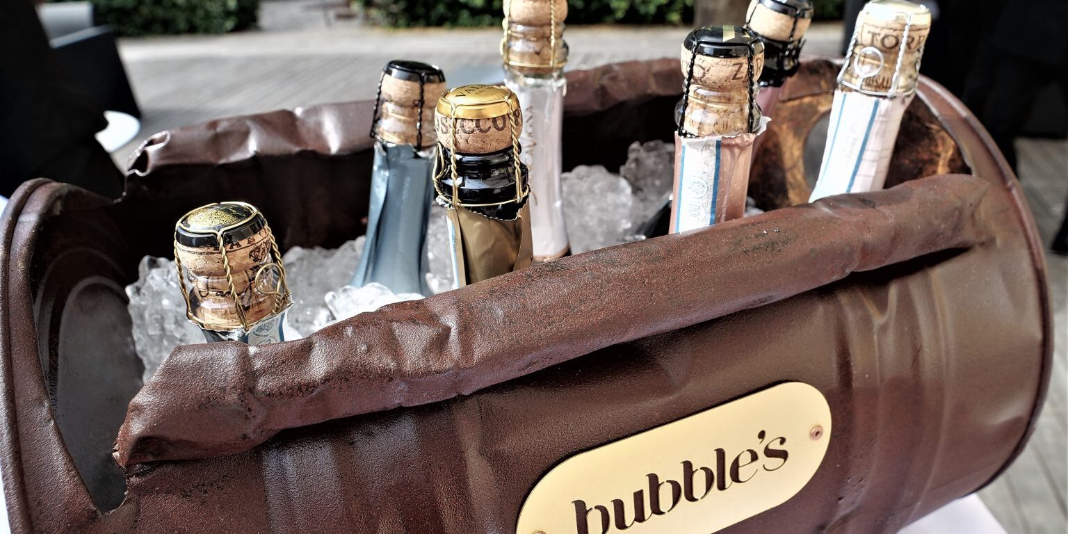 Spumantitalia 2022, bottiglie di spumante in borsa firmata Bubble's