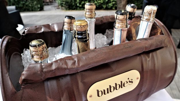 Spumantitalia 2022, bottiglie di spumante in borsa firmata Bubble's