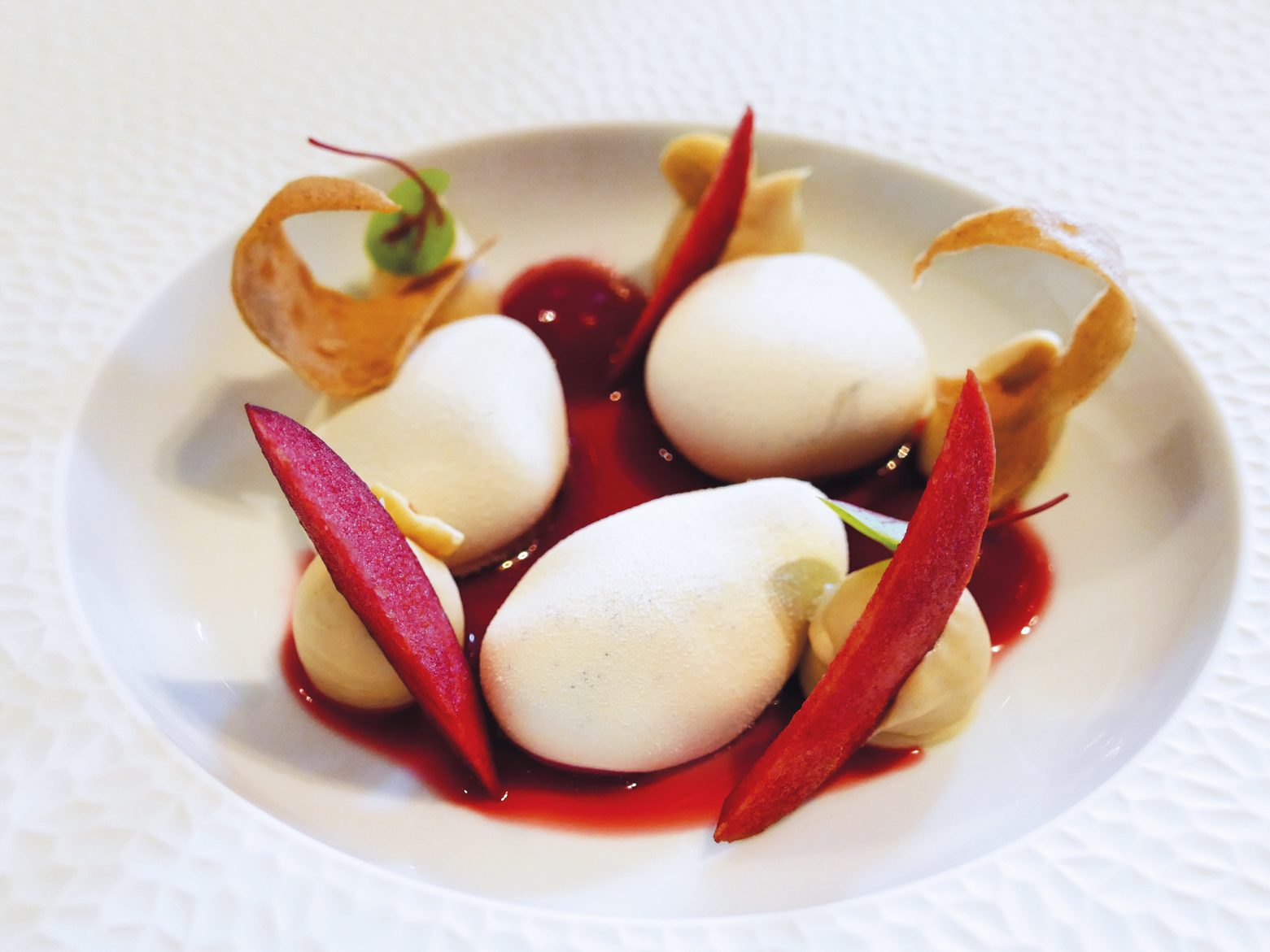 Vaniglia con nocciola, mela Red Moon, cannella e Karkadè