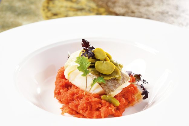 Baccalà in oliocottura su pancotto di pomodoro nero e fave in conserva