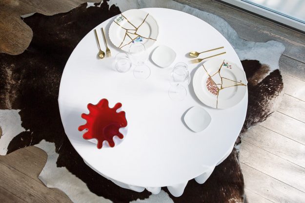 tovaglia, tavola di ristorante stellato apparecchiata tovaglia, tavola di ristorante stellato apparecchiata