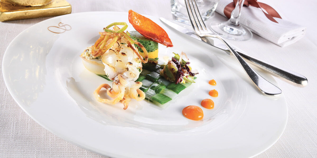 Piatto a tavola a base di sponzali