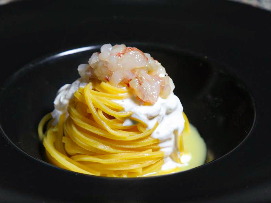 Emozioni-Tagliolini-crudo-gamberi-stracciata-limone