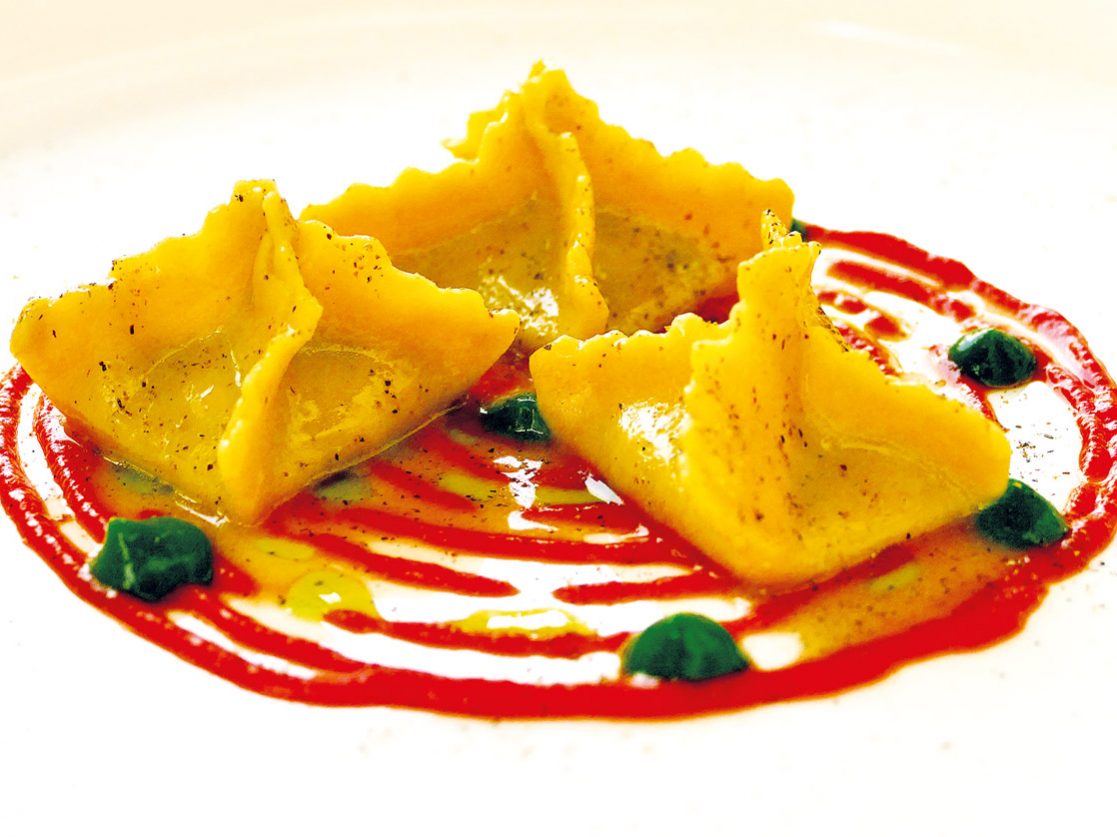 Matteo---Raviolo-con-melanzane-maggiorana-peperone-liquido_R