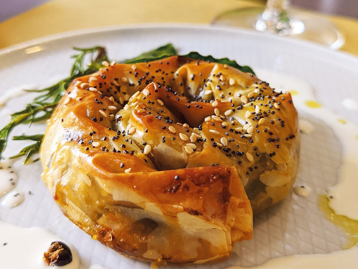 Börek del pastore con agnello e latte affumicato al ginepro