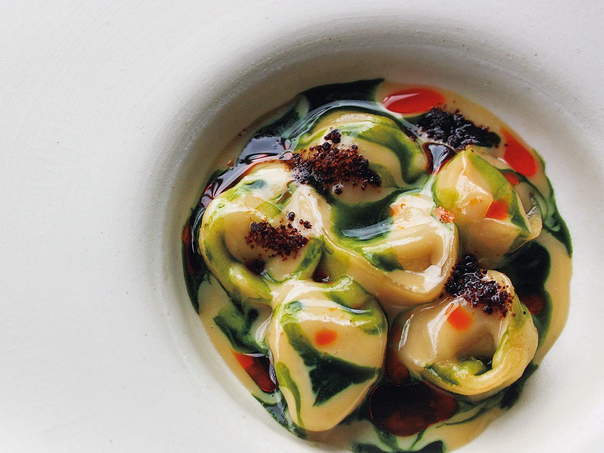 Vite---Raviolo-di-brovada-con-latte-di-angelica-e-cicoria_R