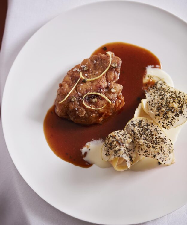 Animella croccante, pere, gorgonzola, salsa poivrade