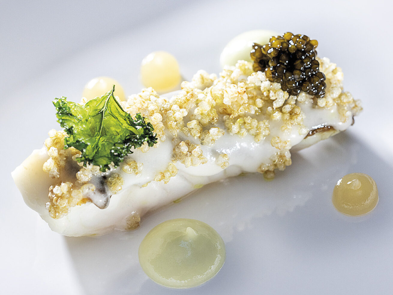 Rombo arrosto, la sua emulsione fritta e crema alla piparra