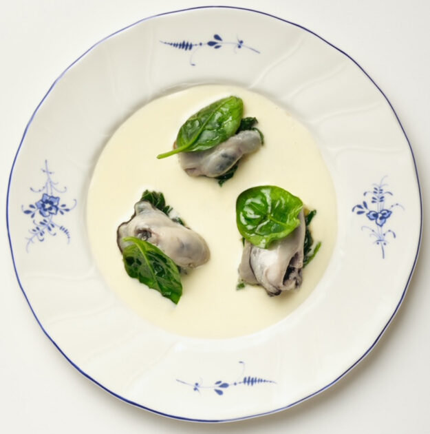 Ostriche alla brace, spinaci e beurre blanc