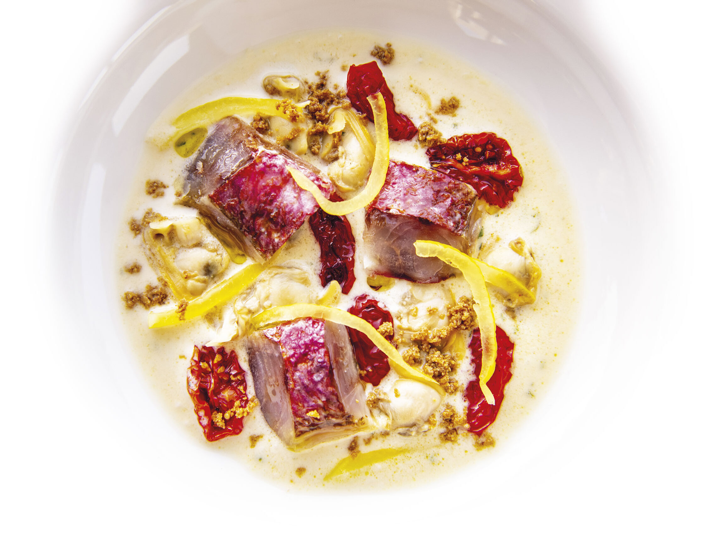 Triglia, zuppetta di mandorle, vongole, limone e bottarga