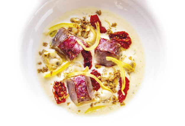 Triglia, zuppetta di mandorle, vongole, limone e bottarga