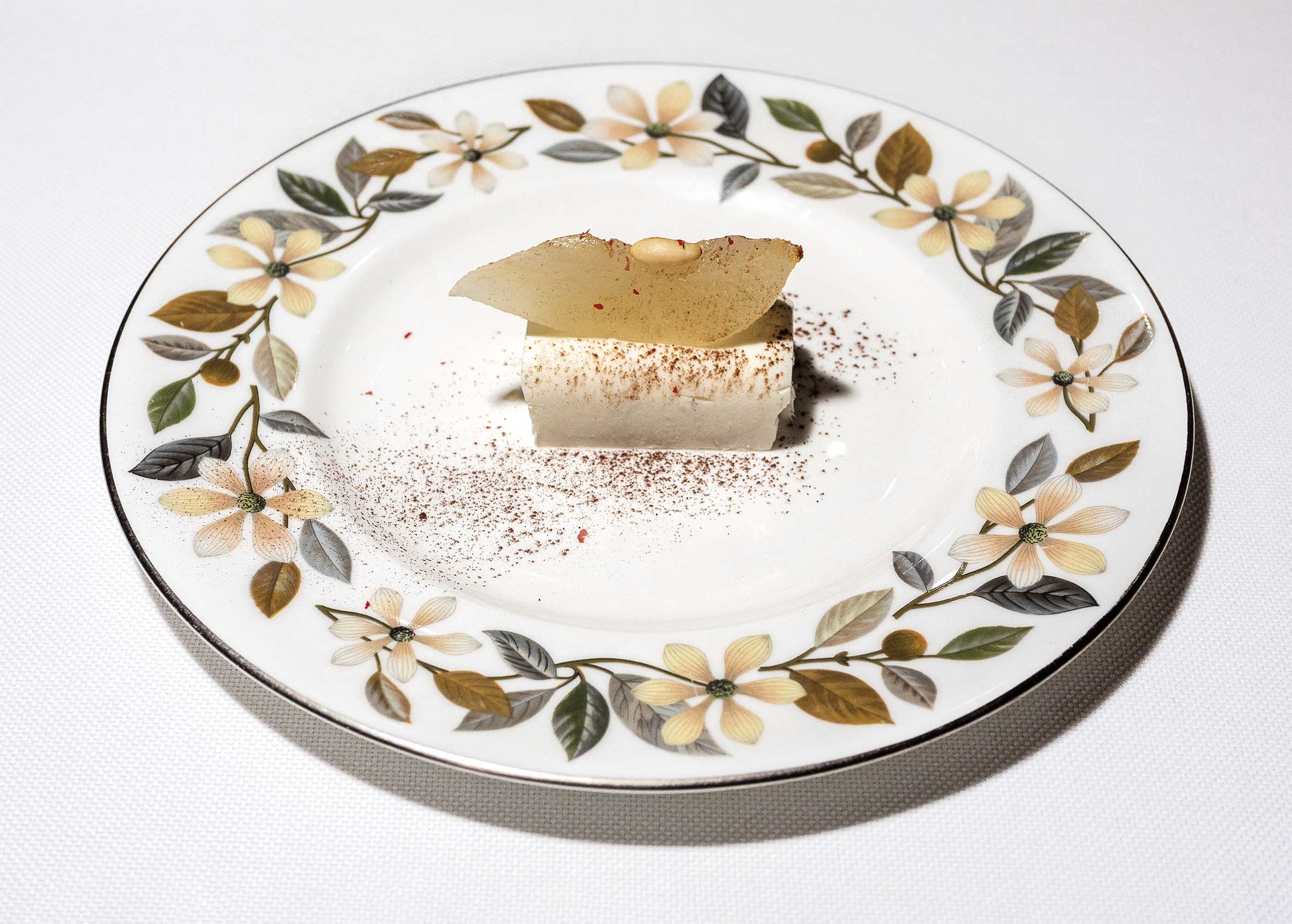 Biancomangiare alla robiola, pere acidule, pinoli