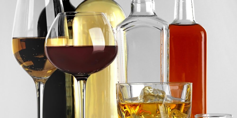 glasses-wine-spirits-light-background Federvini