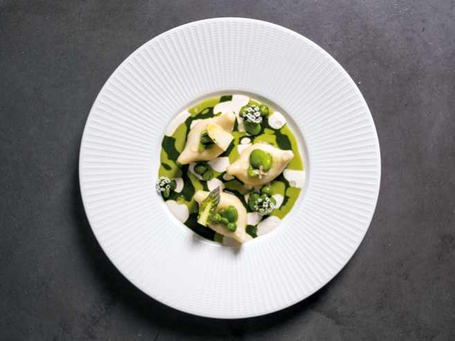 Gnocchi aglio orsino ricotta e pinoli