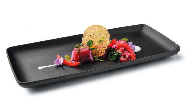 Cubo di Chianina su germogli di finocchio, pendolino confittato e fonduta di caprino