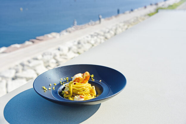 Garbugli® Taglierini a sfoglia ruvida con polpa di capesante nostrane, pesto di pistacchio e granella di pistacchio di bronte