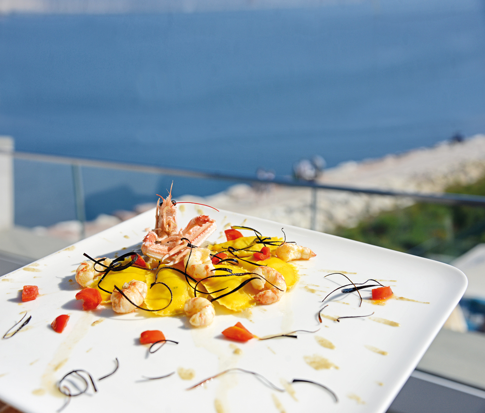 Raviolotti al baccalà con code di scampi dell’Adriatico, datterino scottato e crema di melanzana