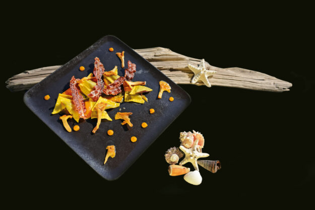 Violette su crema di zucca violina con fettine di bacon affumicato croccante