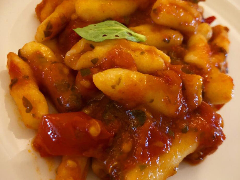 Cicatielli con pulieio (o puliegio)