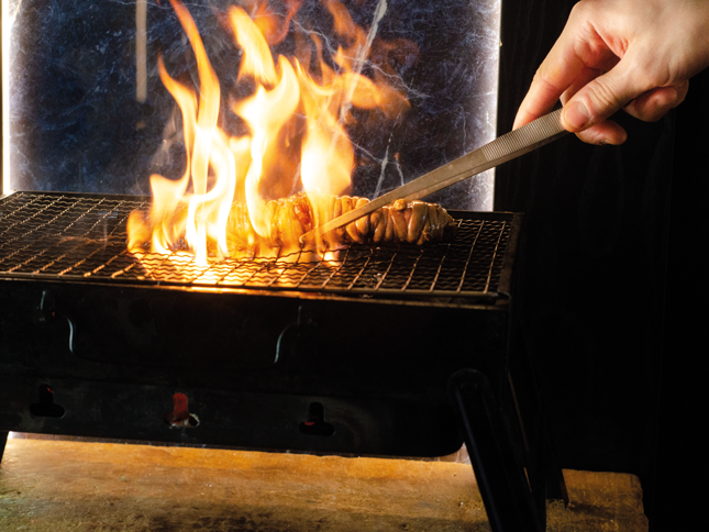 Coratella di agnello alla griglia con salsa di pera e senape, topinambur e tartufo nero