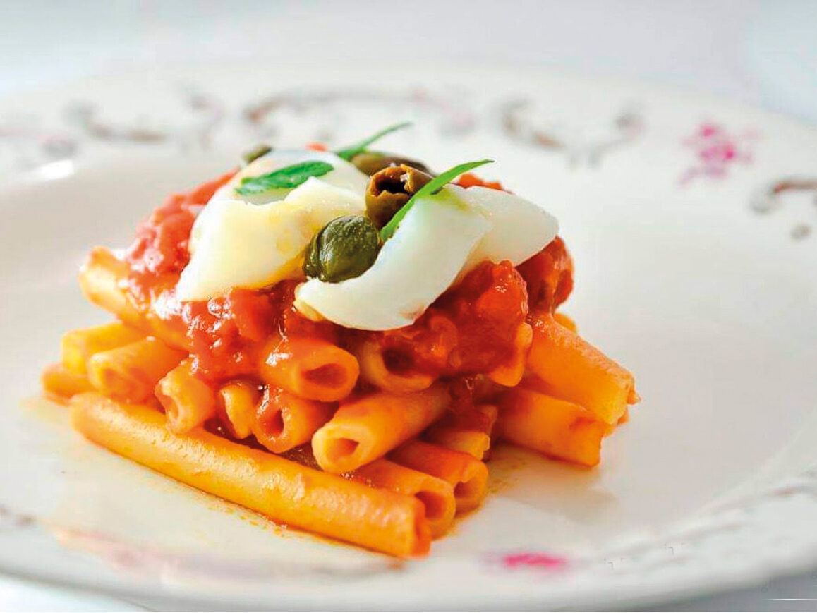 Zitti spezzati con puttanesca di baccalà