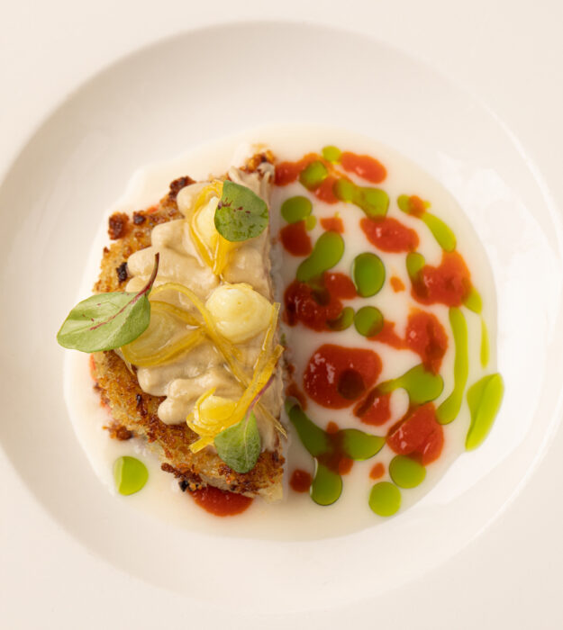 Cotoletta di melanzana, limone, latte di mandorla e salsa di pomodoro piccadilly