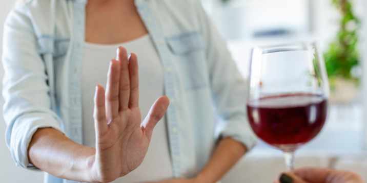 Il vino non si tocca. O almeno, non così