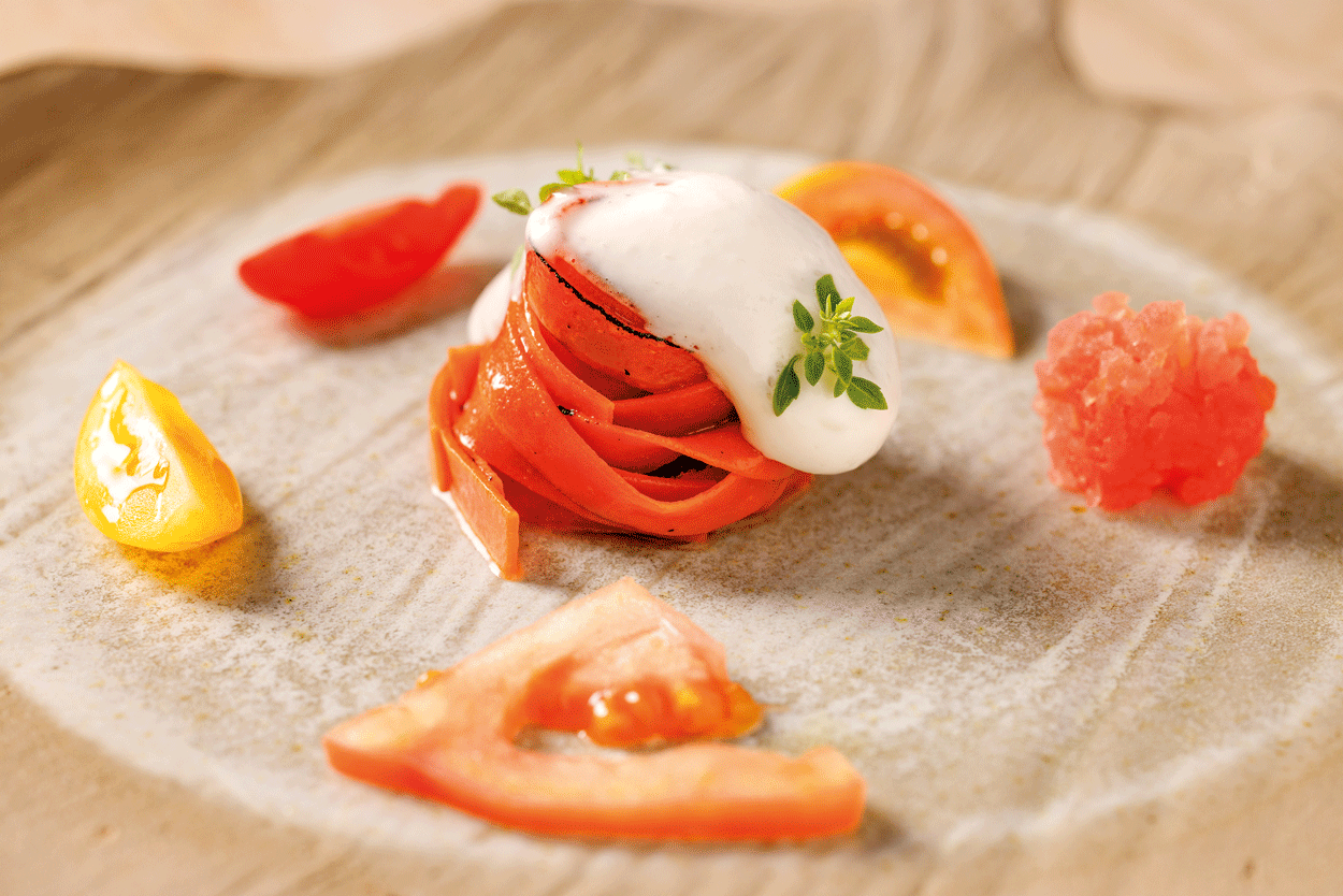 Tagliatelle arrosto, pomodori, enfleurage di manzo