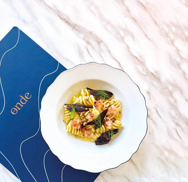 Fusillone all'albume, burro al limone, cuore di tonno e tartare di gambero rosso