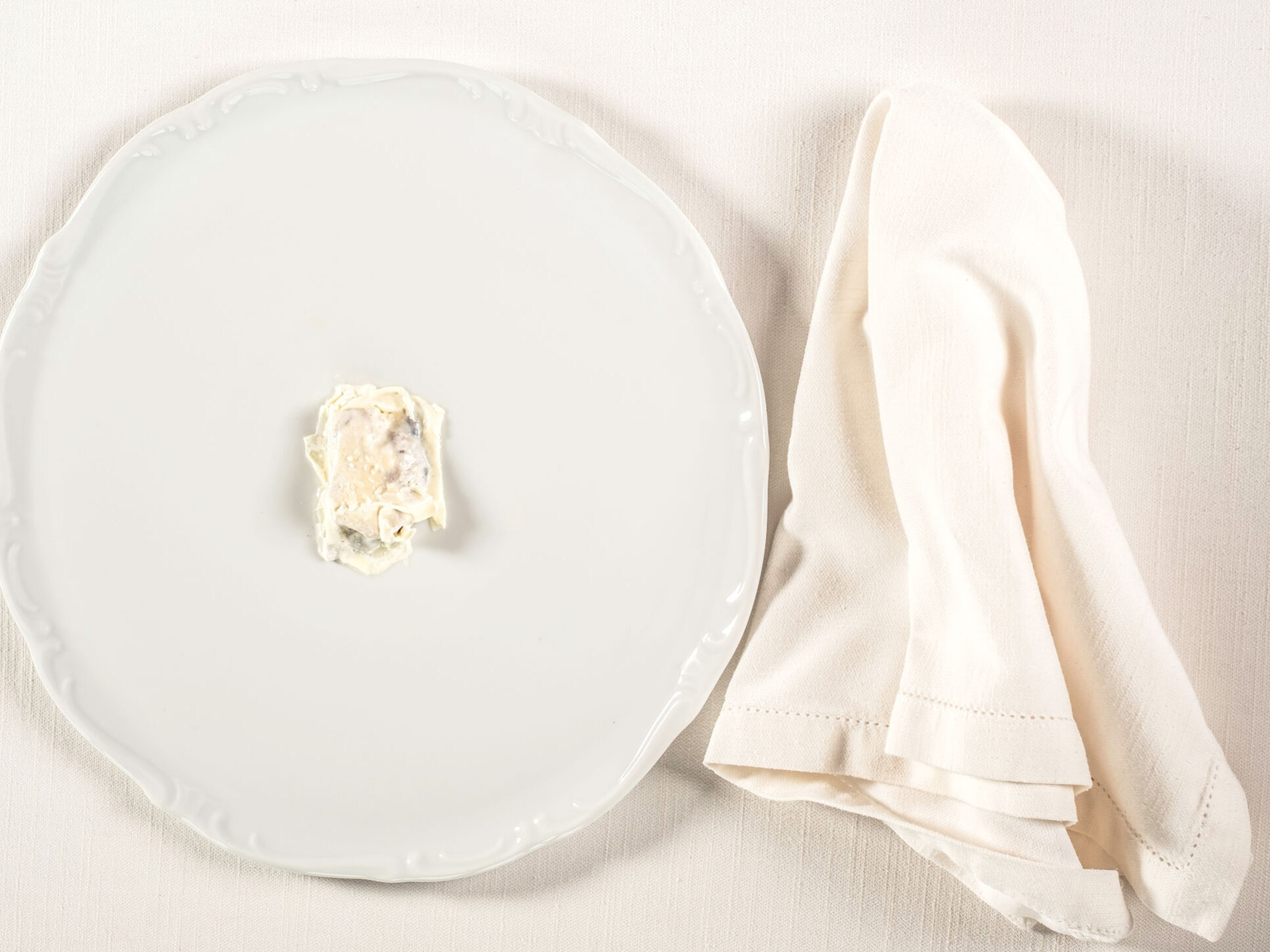 Cervello d’agnello, lattughino alla brace, riduzione di birra e pelle del latte