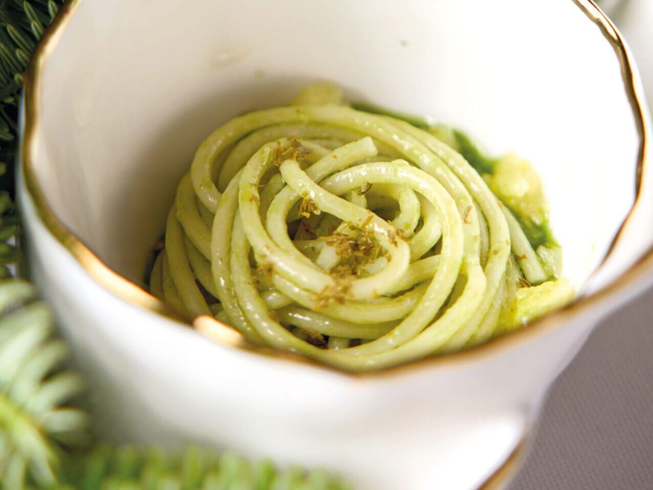 Spaghetto estrazione di pino e ananas