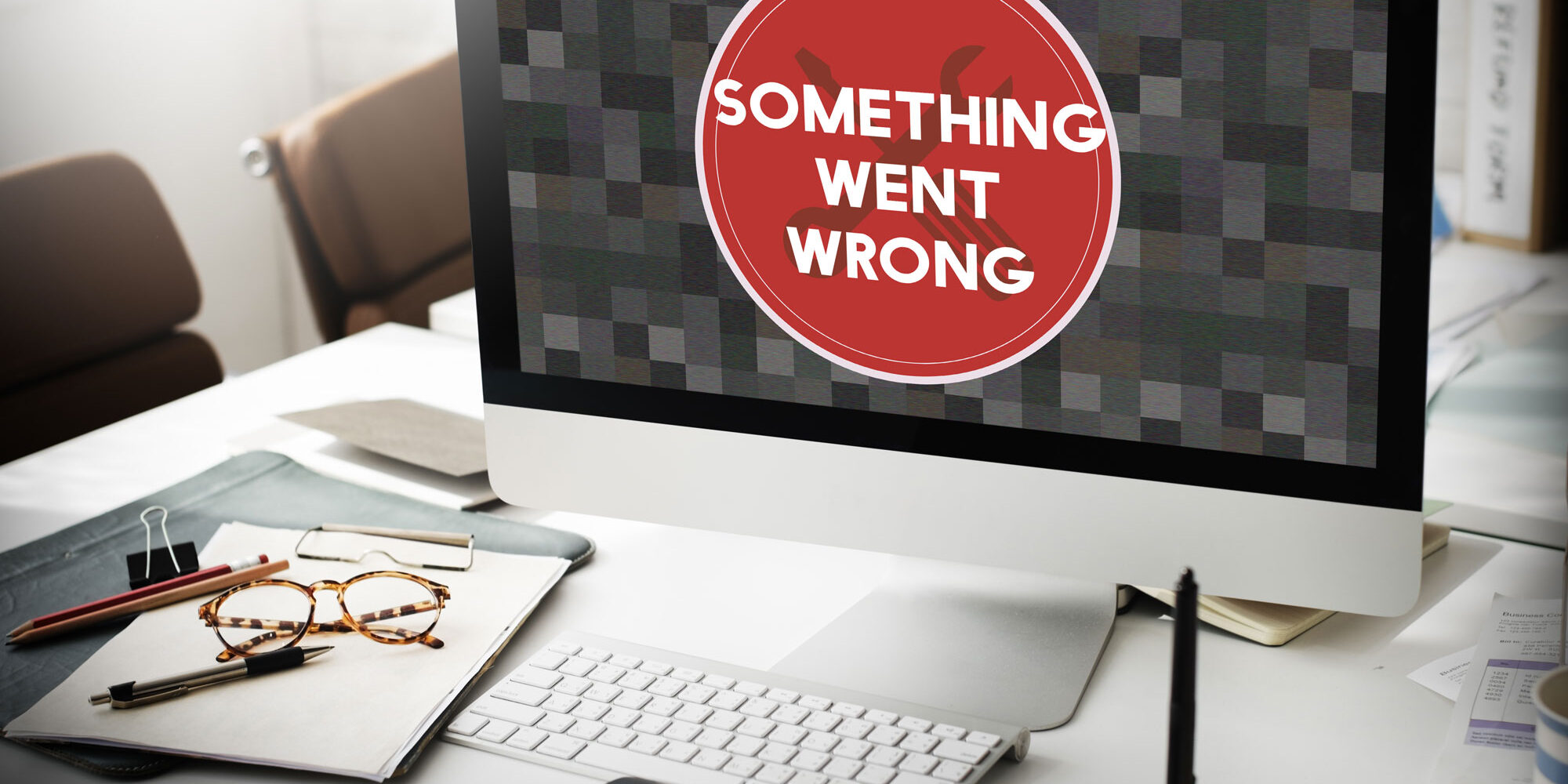 error-something-went-wrong-construction-concept False recensioni