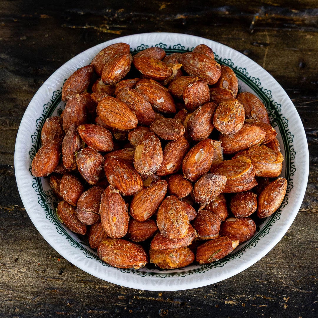 mandorle salate, uno snack perfetto con il Moscato d'Asti