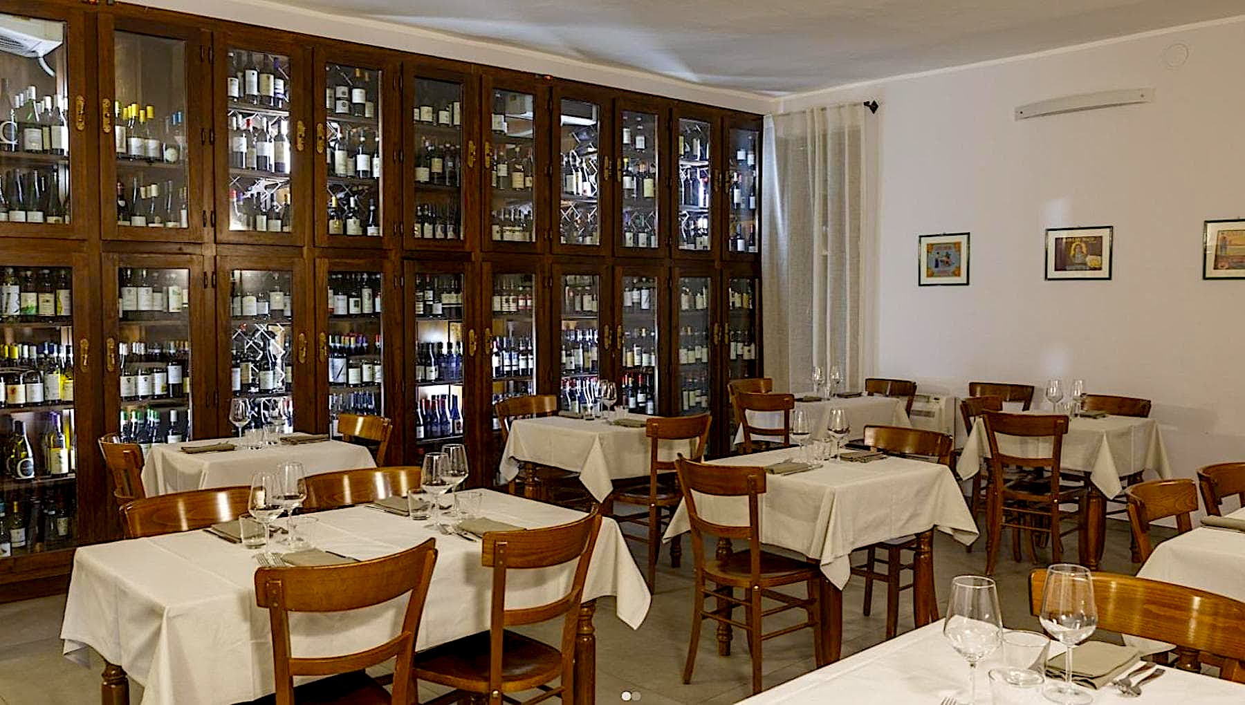 Consumi in calo per i vini dolci - un esempio di una Osteria Slow Food dall'esterno